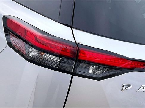 Used 2025 Nissan Pathfinder SL image 30