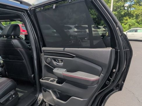 Used 2025 Honda Pilot Black Edition image 48
