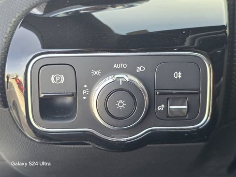 Used 2020 Mercedes-Benz CLA 250 image 25