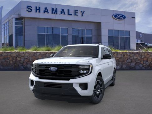 New 2025 Ford Expedition Active image 2