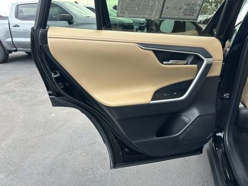 Used 2021 Toyota RAV4 Limited image 13