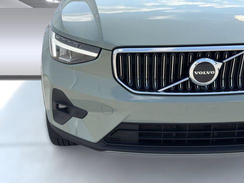 Used 2023 Volvo XC40 B5 Plus w/ Protection Package Premier AWD/4WD image 12