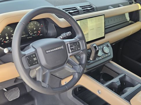 Used 2025 Land Rover Defender 90 X-Dynamic SE image 27