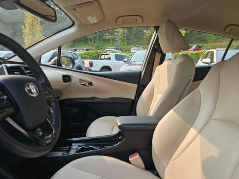 Used 2019 Toyota Prius XLE AWD/4WD image 23