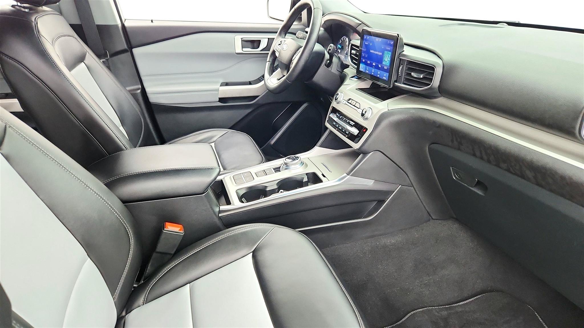 Used 2024 Ford Explorer XLT RWD image 18