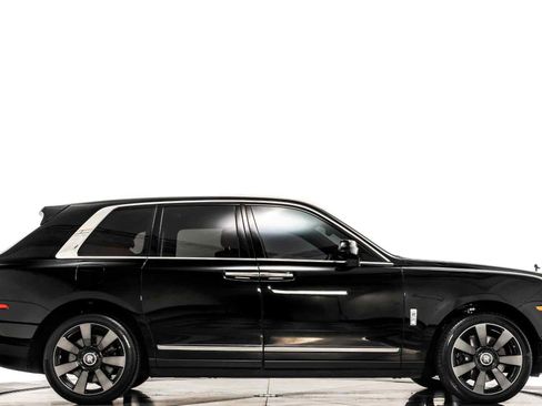 Used 2020 Rolls-Royce Cullinan AWD/4WD image 2