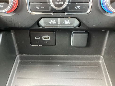 Used 2024 GMC Yukon SLE w/ Gmc Pro Safety Plus Package RWD image 22