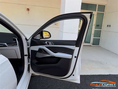 Used 2020 BMW X6 M Competition AWD/4WD image 46