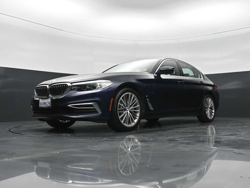Used 2019 BMW 530e w/ Luxury Package RWD image 25