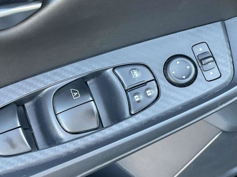 Used 2025 Nissan Sentra SV FWD image 16