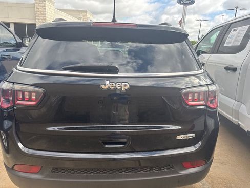Used 2018 Jeep Compass Latitude w/ Popular Equipment Group FWD image 5