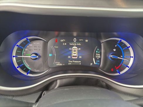 Used 2023 Chrysler Pacifica Touring-L FWD image 14
