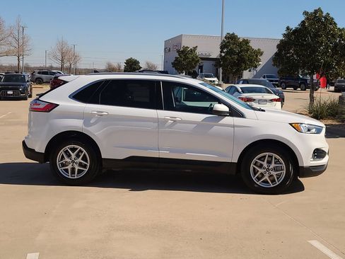 Used 2021 Ford Edge SEL w/ Convenience Package image 4