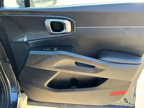 Used 2023 Kia Sorento LX image 16