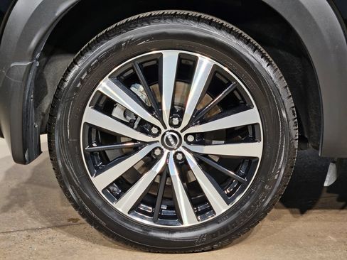Used 2024 Nissan Pathfinder Platinum AWD/4WD image 17
