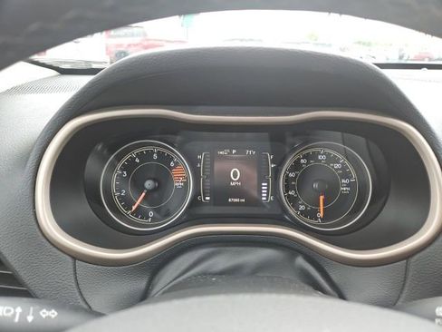 Used 2018 Jeep Cherokee Latitude w/ Altitude Package FWD image 19