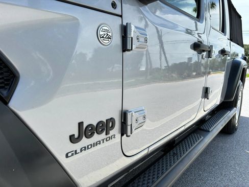 Used 2020 Jeep Gladiator Sport w/ Quick Order Package 24S AWD/4WD image 13
