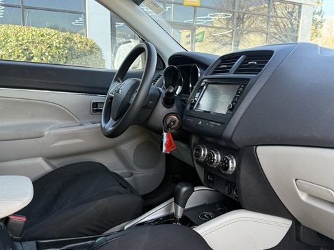 Used 2021 Mitsubishi Outlander Sport ES image 27