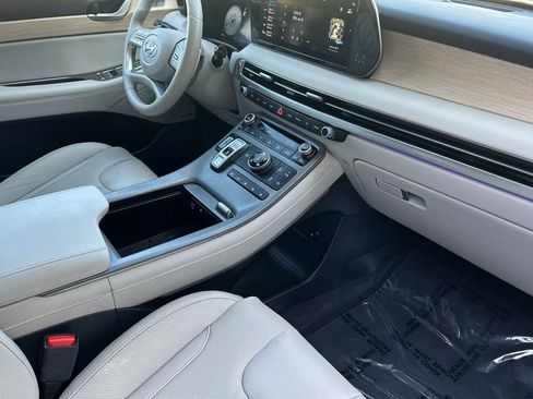 Used 2024 Hyundai Palisade Limited image 14