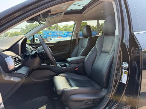 Used 2023 Subaru Outback Touring XT AWD/4WD image 14