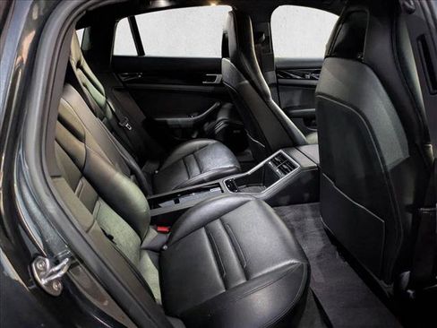 Used 2020 Porsche Panamera image 22