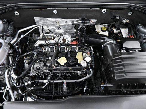 Used 2024 Volkswagen Atlas Cross Sport SE image 18