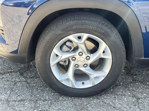 Used 2024 Chevrolet Trax LS w/ LS Convenience Package FWD image 25