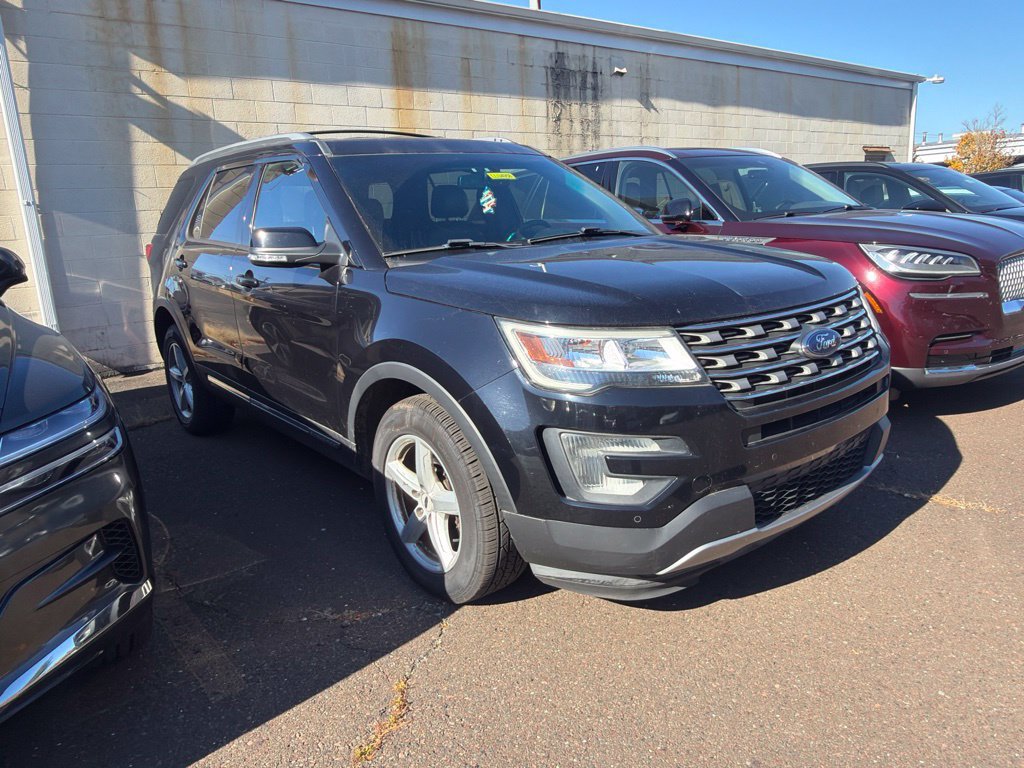 Used 2016 Ford Explorer XLT w/ Equipment Group 202A AWD/4WD image 2