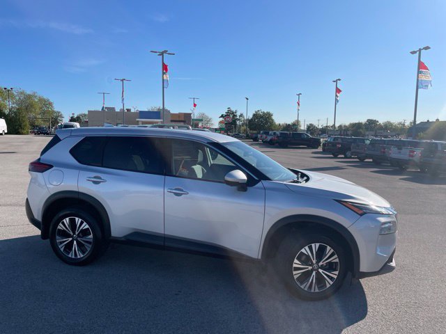 Used 2021 Nissan Rogue SV AWD/4WD image 2