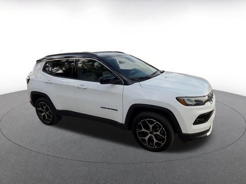 Used 2025 Jeep Compass Limited image 2