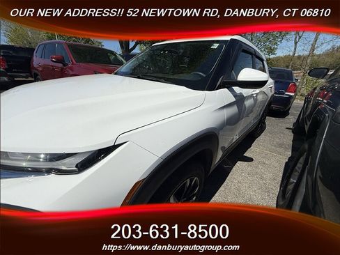 Used 2022 Chevrolet TrailBlazer LT w/ Convenience Package AWD/4WD image 2