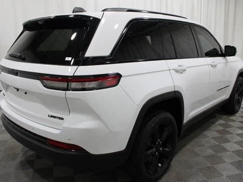 Used 2024 Jeep Grand Cherokee Limited w/ Luxury Tech Group II image 34