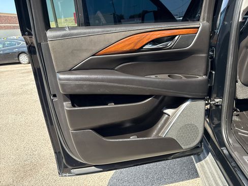Used 2016 Cadillac Escalade ESV Luxury image 20
