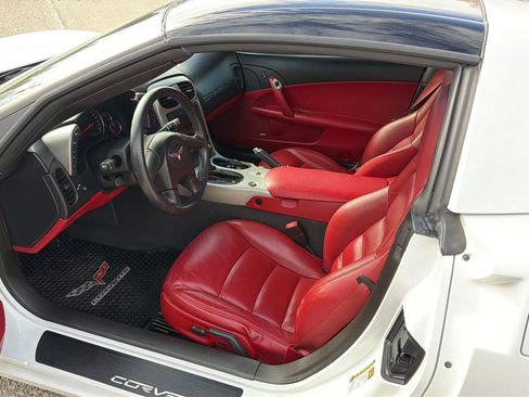 Used 2005 Chevrolet Corvette Coupe w/ Preferred Equipment Group RWD image 9
