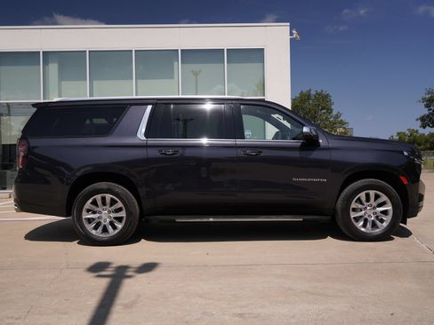 Used 2023 Chevrolet Suburban Premier RWD image 4