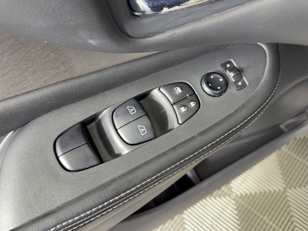 Used 2022 Nissan Murano SV w/ SV Midnight Edition Package FWD image 15