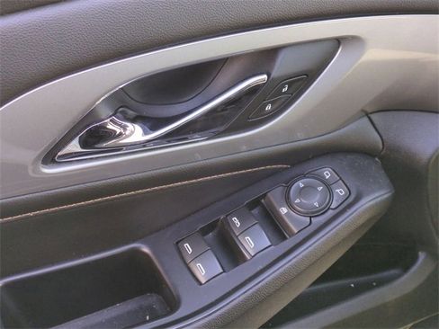 Used 2020 Chevrolet Traverse LT w/ Driver Confidence II Package image 23