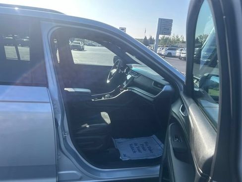 Used 2024 Jeep Grand Cherokee Altitude AWD/4WD image 39