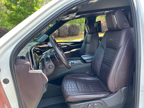 Used 2023 Cadillac Escalade V w/ LPO, ONYX Package AWD/4WD image 40
