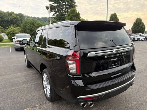 Used 2023 Chevrolet Suburban High Country w/ Premium Package AWD/4WD image 3