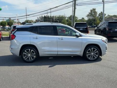Used 2019 GMC Terrain Denali w/ Comfort Package AWD/4WD image 9