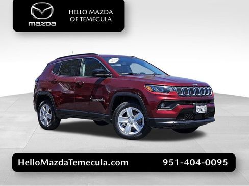 Used 2022 Jeep Compass Latitude w/ Sun and Sound Group AWD/4WD image 1