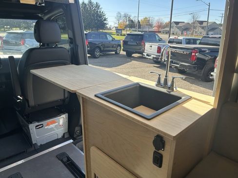 Used 2024 Mercedes-Benz Sprinter 2500 image 19