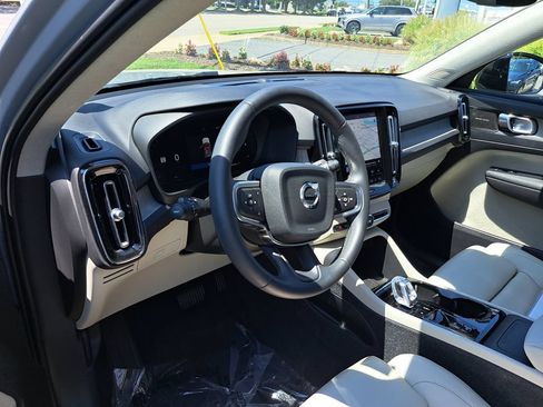 Used 2024 Volvo XC40 B5 Ultimate w/ Protection Package Premier AWD/4WD image 8