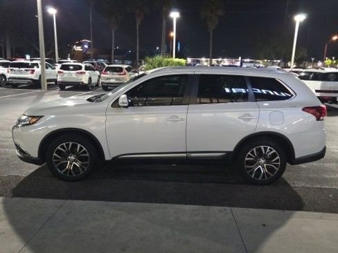 Used 2017 Mitsubishi Outlander SEL image 2