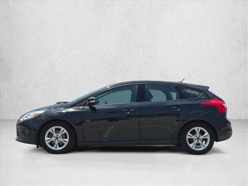 Used 2014 Ford Focus SE w/ SE Winter Package FWD image 9