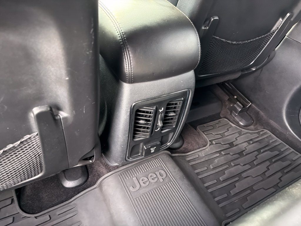 Used 2017 Jeep Grand Cherokee Altitude AWD/4WD image 30