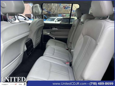 Used 2022 Jeep Wagoneer Series III w/ Premium Group I image 18