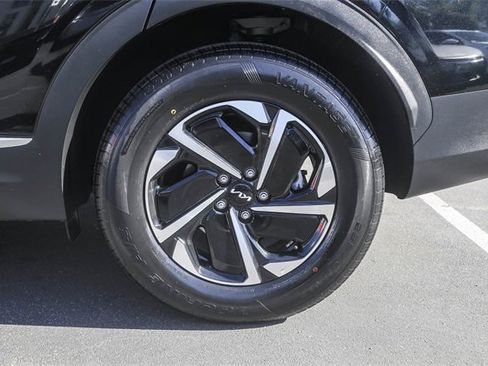 Used 2023 Kia Sportage LX image 12
