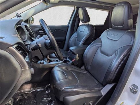 Used 2019 Jeep Cherokee Limited w/ Luxury Group image 17